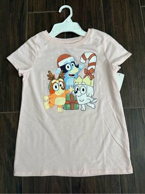 🦄3/$15 Bluey Pink Holiday Tee